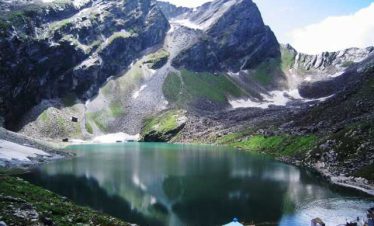 hemkund-sahib-lake