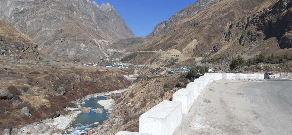 badrinath-dham-way-to-vasudhara