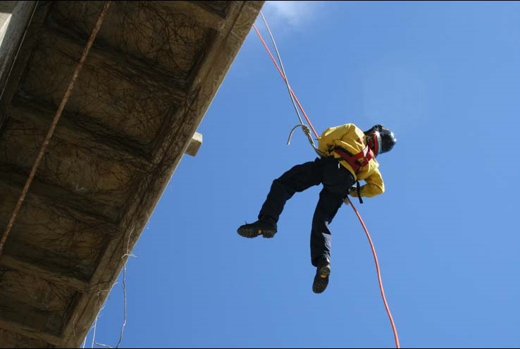 repelling-in-rishikesh
